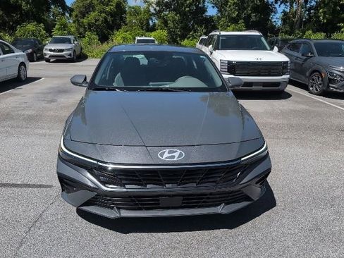 Used 2024 Hyundai Elantra SEL w/ Convenience Package FWD image 2