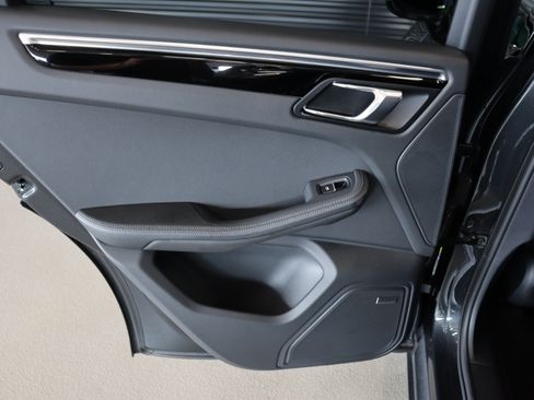 Certified 2023 Porsche Macan S AWD/4WD image 25