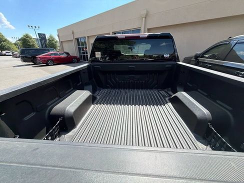 Used 2023 Chevrolet Silverado 1500 LT AWD/4WD image 7