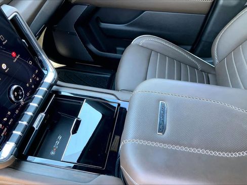Used 2025 GMC Yukon Denali Ultimate AWD/4WD image 15