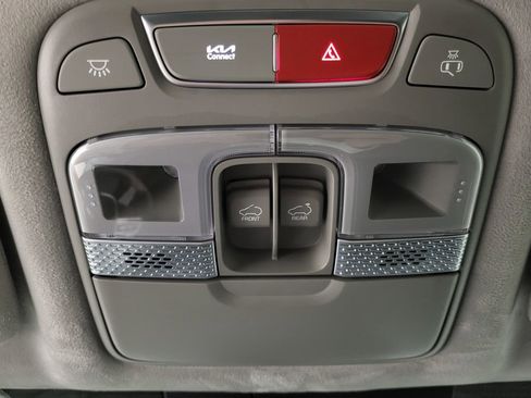 Used 2024 Kia Telluride SX Prestige w/ Towing Package image 16