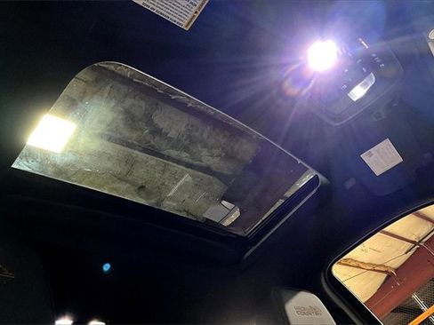 Certified 2024 Chevrolet Silverado 1500 High Country w/ Technology Package image 18