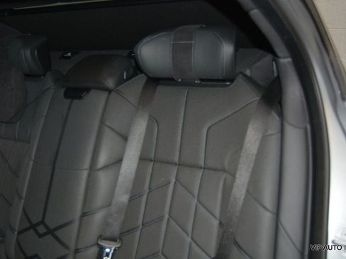 Used 2023 BMW i7 xDrive60 AWD/4WD image 24