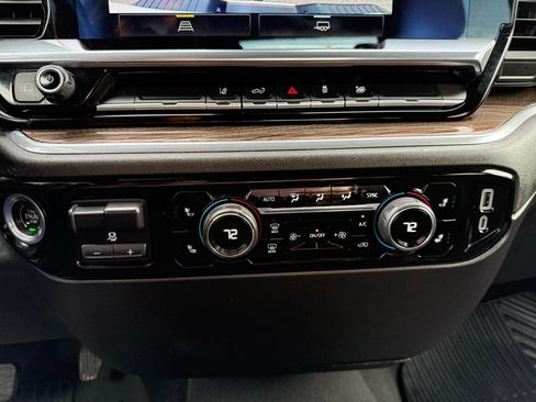 Used 2024 Chevrolet Silverado 2500 LT w/ Convenience Package image 31