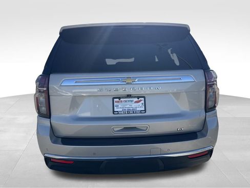 Used 2022 Chevrolet Suburban LT w/ LT Signature Package image 4