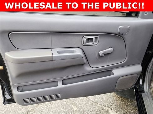 Used 2000 Nissan Xterra SE image 10