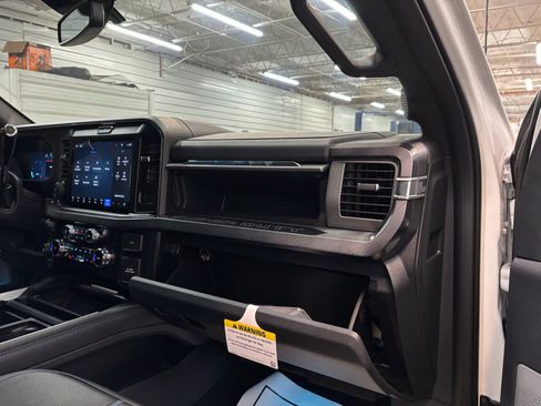 Used 2025 Ford F450 Platinum image 29