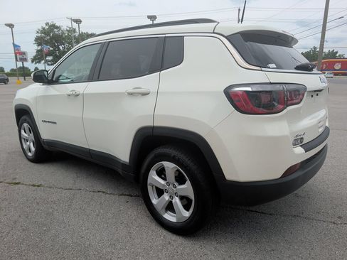 Used 2018 Jeep Compass Latitude AWD/4WD image 5