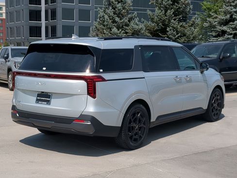 Certified 2025 Kia Carnival SX Prestige FWD image 5