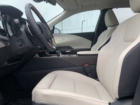 Used 2026 Lexus RX 450h AWD w/ Convenience Package image 16