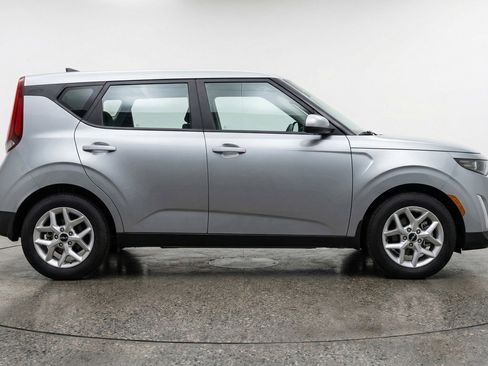 Used 2025 Kia Soul LX w/ LX Technology Package image 11