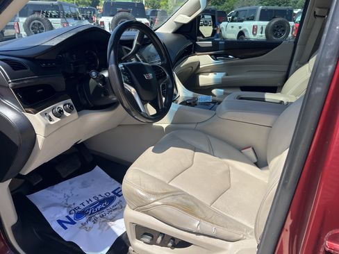 Used 2019 Cadillac Escalade ESV Luxury AWD/4WD image 13
