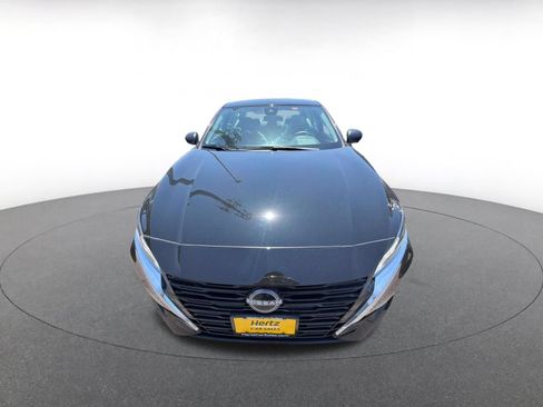 Used 2025 Nissan Altima 2.5 SV FWD image 2