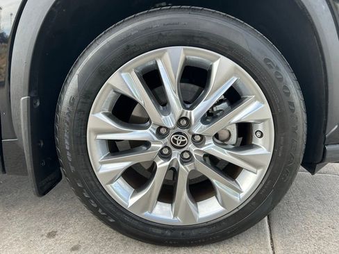 Used 2024 Toyota Highlander Limited AWD/4WD image 33