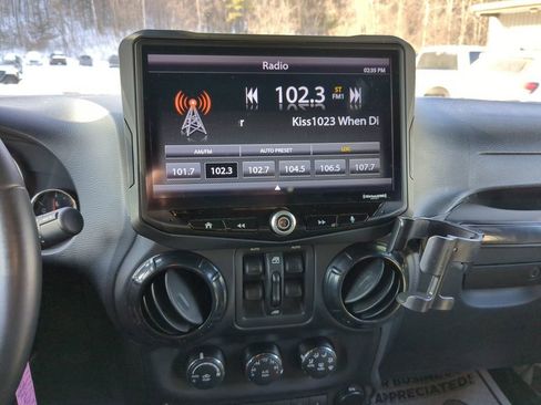Used 2018 Jeep Wrangler Unlimited Sahara image 18