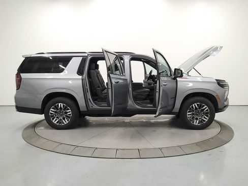 Used 2025 Chevrolet Suburban Z71 AWD/4WD image 16