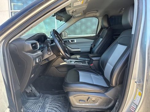 Used 2022 Ford Explorer XLT w/ Equipment Group 202A image 10