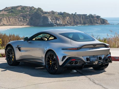 Used 2025 Aston Martin V8 Vantage Coupe RWD image 4