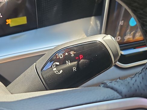 New 2026 Volkswagen Tiguan SE R-Line AWD/4WD image 16