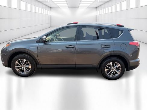 Used 2017 Toyota RAV4 XLE w/ All Weather Liner Package AWD/4WD image 8
