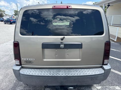 Used 2007 Dodge Nitro SXT RWD image 4