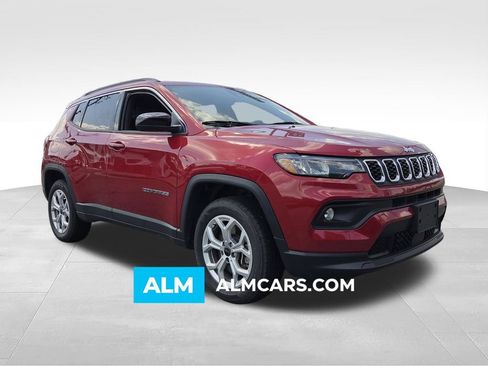 Used 2025 Jeep Compass Latitude AWD/4WD image 1
