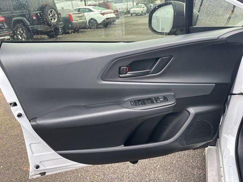 Used 2025 Toyota Prius LE image 15