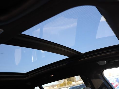 Used 2025 BMW X7 M60i image 15