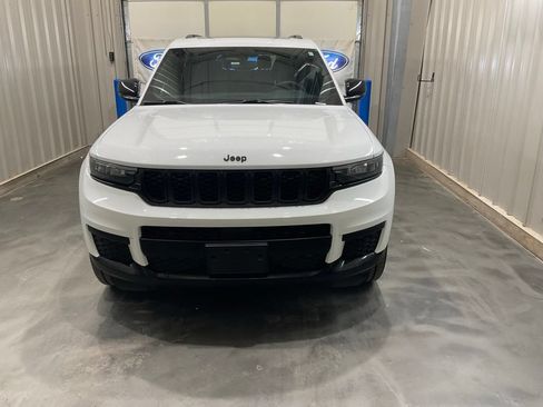 Used 2025 Jeep Grand Cherokee L Altitude AWD/4WD image 5