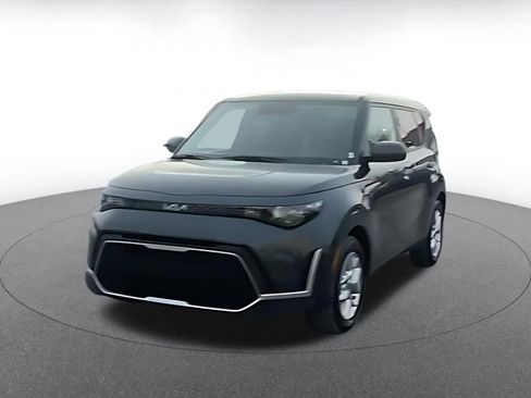 Used 2025 Kia Soul LX w/ LX Technology Package image 4