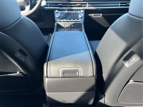 Used 2025 Hyundai Santa Fe SEL FWD image 18