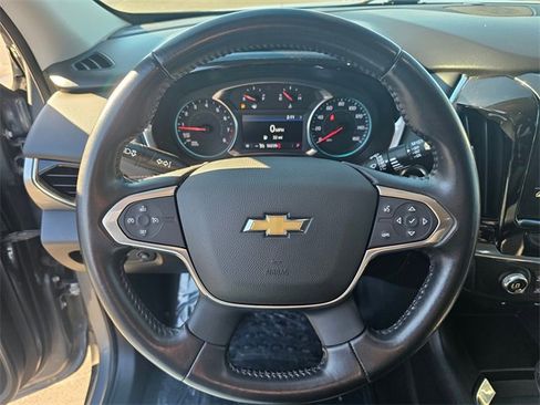 Used 2021 Chevrolet Traverse LT image 17