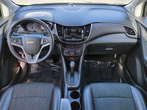 Used 2019 Chevrolet Trax LT w/ LT Convenience Package FWD image 14