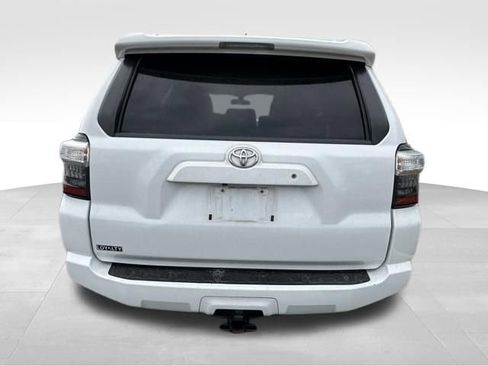 Used 2016 Toyota 4Runner SR5 AWD/4WD image 5