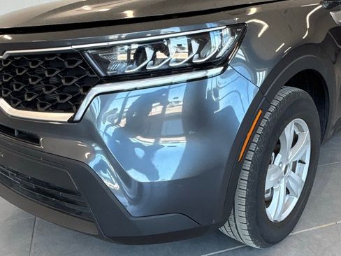 Used 2023 Kia Sorento LX image 1