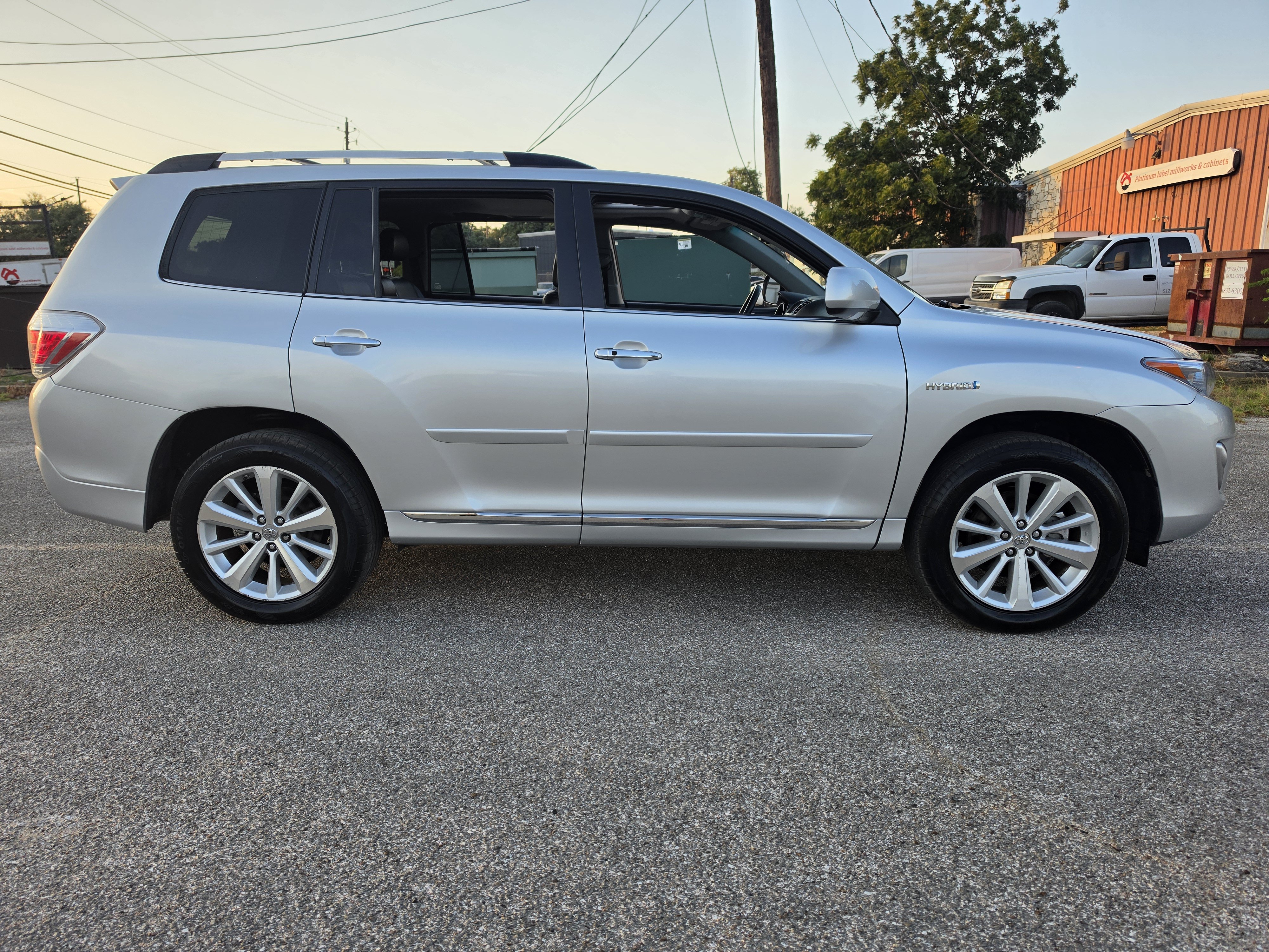Used 2012 Toyota Highlander Limited AWD/4WD image 8