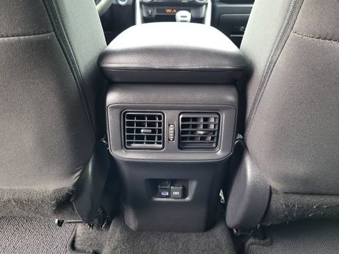 Used 2022 Toyota RAV4 XLE AWD/4WD image 22
