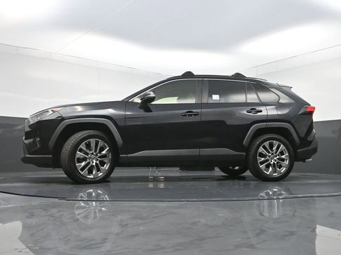 Used 2019 Toyota RAV4 XLE Premium w/ Cold Weather Package AWD/4WD image 29