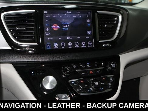 Used 2020 Chrysler Pacifica Touring-L Plus w/ Tire & Wheel Group FWD image 17