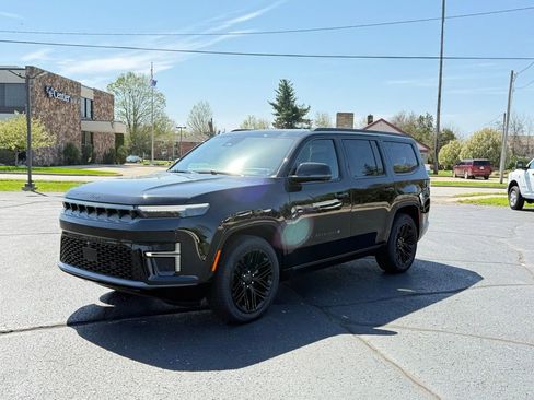 New 2026 Jeep Grand Wagoneer Limited AWD/4WD image 2