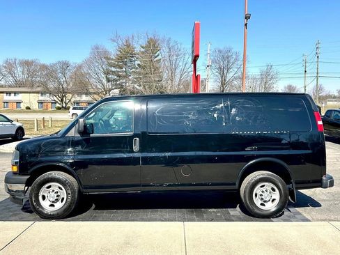 Used 2018 Chevrolet Express 2500 w/ Driver Convenience Package image 16