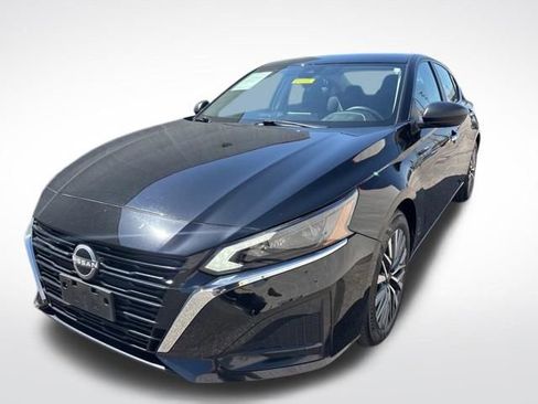 Used 2025 Nissan Altima 2.5 SV FWD image 3