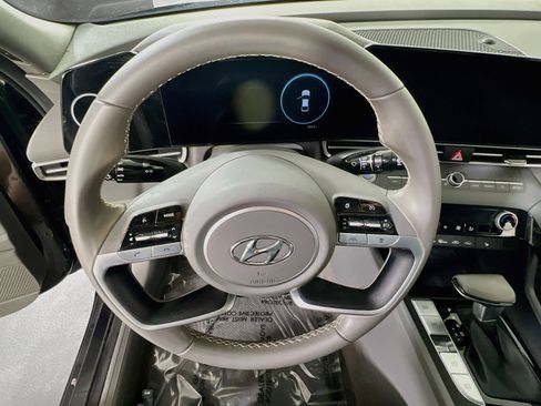 Used 2023 Hyundai Elantra SEL w/ Convenience Package FWD image 11