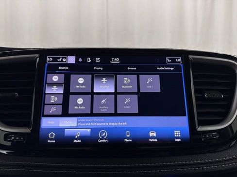Used 2022 Chrysler Pacifica Touring-L FWD image 16