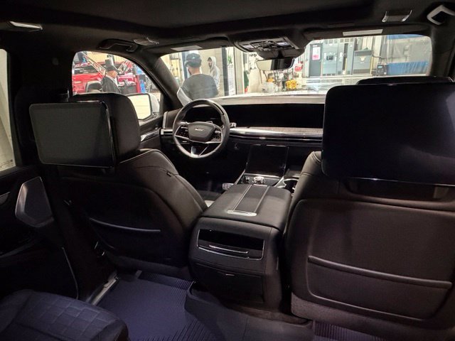 New 2026 Cadillac Escalade V w/ LPO, Floor Liner Package AWD/4WD image 28