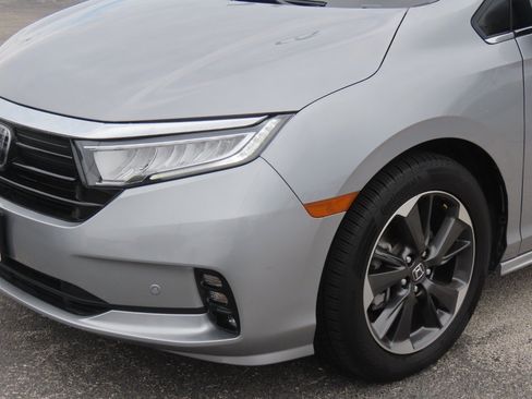 Used 2023 Honda Odyssey Elite image 3