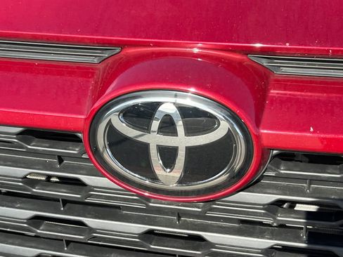 Used 2022 Toyota RAV4 LE FWD image 13