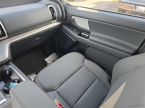 New 2025 Ford Expedition Active image 16