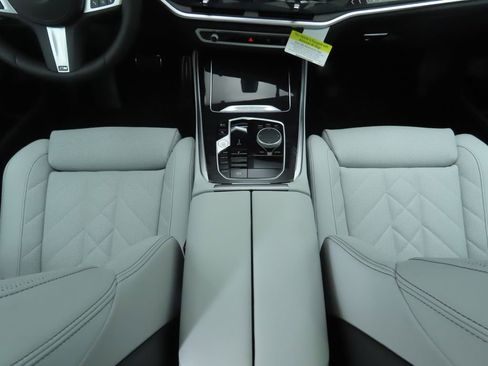 Used 2026 BMW X5 sDrive40i w/ M Sport Package image 19