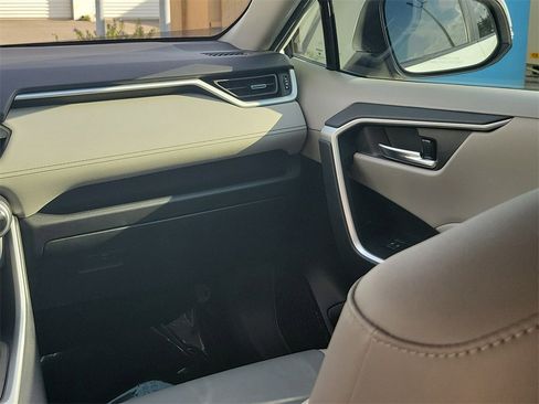 Used 2023 Toyota RAV4 XLE Premium image 16